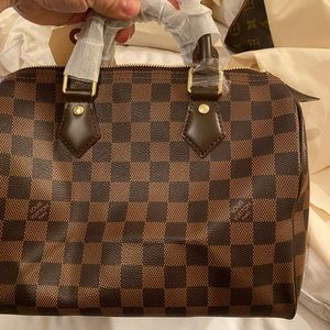 Louis Vuitton speedy Damier new with shoulder strap, dust bag, and box